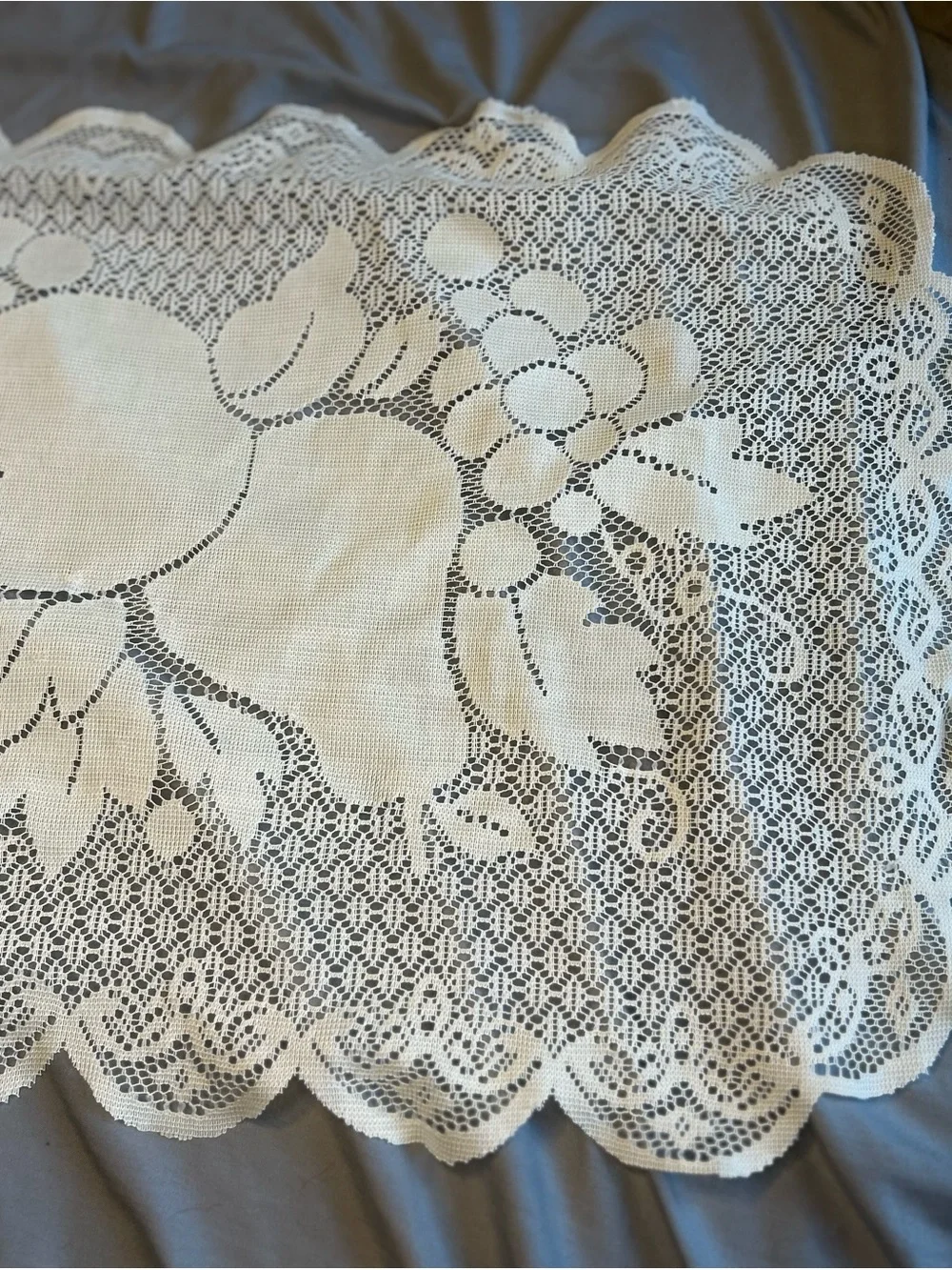 Vintage-Style White Lace Shorter Table Runner - Home Dining Fruit